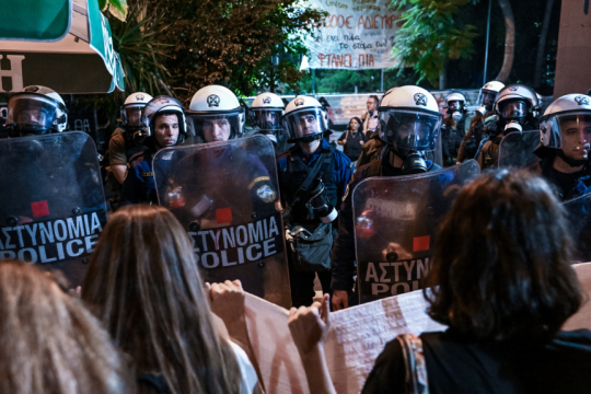 Κινητοποιήσεις κατά της κοπής δέντρων στην πλατεία Εξαρχείων και καταστολή